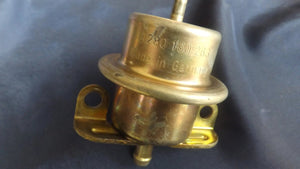 PORSCHE 911-928-944 PRE-OWNED Fuel Pressure Regulator BOSCH 0280160263 - Fuel Injection Products